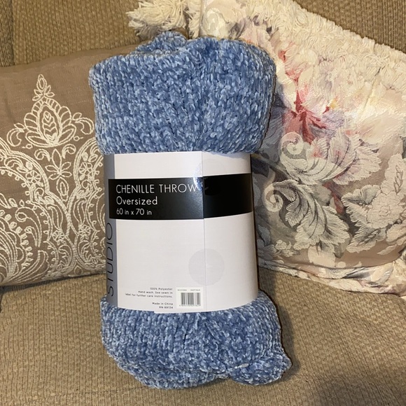 💙🩶💙NWT Brooklyn Studio Chenille Throw Oversized 60 x 70 inches - Picture 4 of 6